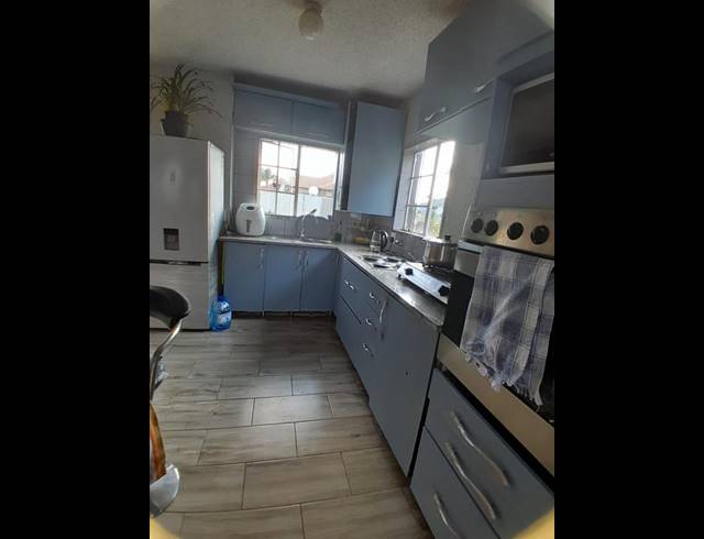 4 BEDROOM HOUSE FOR SALE IN ROSSLYN